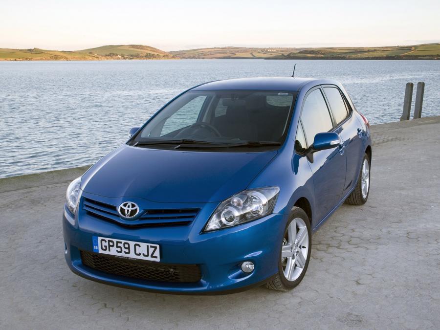  Toyota Auris 5-Door 2010 года  (UK) (фото 13 из 59)